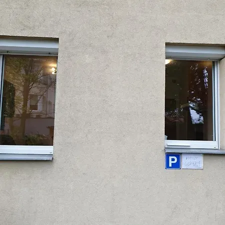 Biedronka- Samodzielny Dla 3 Osob Z Miejscem Parkingowym Rum i privatbostad *